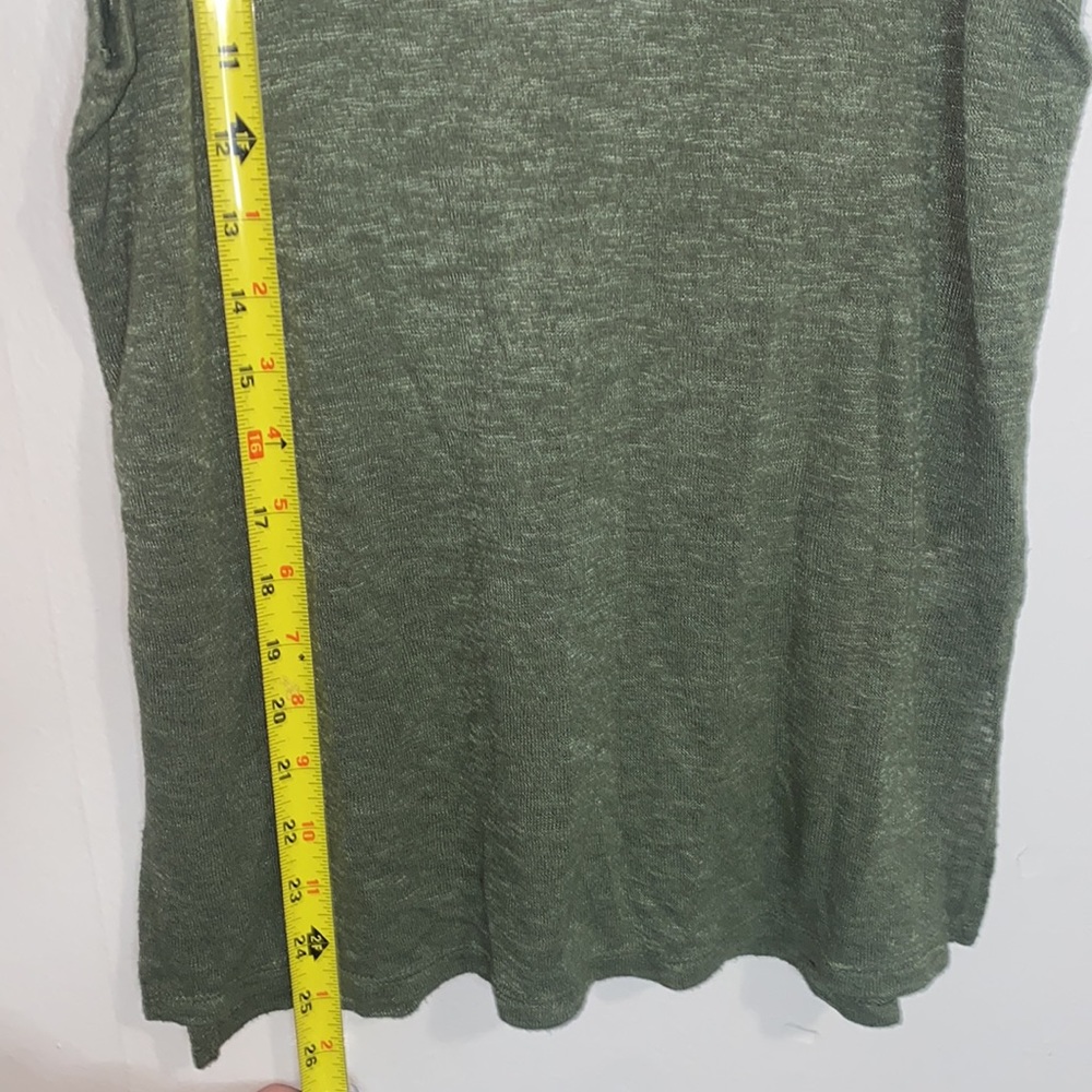 🎈Adorable Army green sheer top! - Picture 5 of 6
